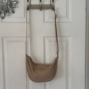 32 Degrees Unisex Cool Crossbody Bag Color Beige Water Resistant.